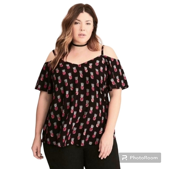🌟3 For $15 SALE🌟 Torrid Pineapple Challis Cold Shoulder Blouse - Picture 1 of 8
